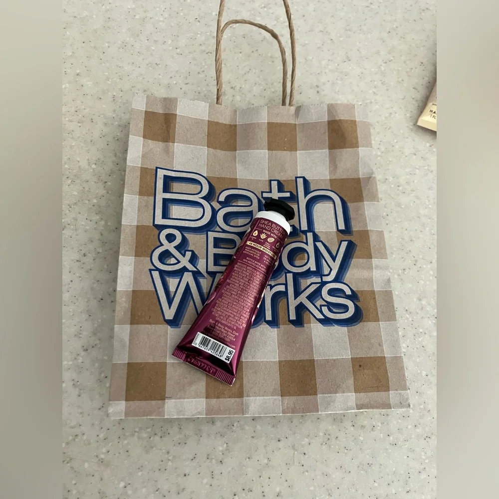 Bath & Body Works Covered in Roses Hand Cream - 1 oz